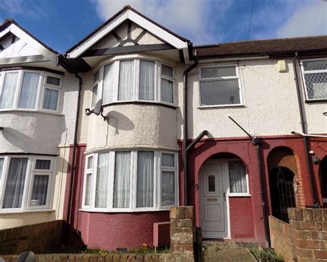 <strong>Property</strong> is offered unfurnished. . 3 bedroom house for rent in luton